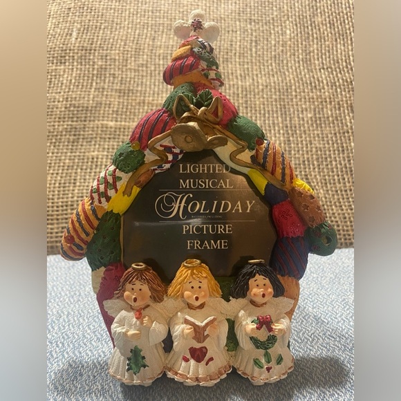 Christmas Frame Vintage Lighted and Musical Needs Battery NEW - Picture 1 of 6